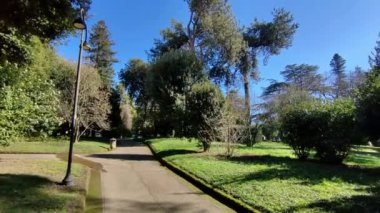 Benevento, Campania, İtalya - 15 Şubat 2024: Viale degli Atlantici boyunca Villa Comunale 1880 yılında botanik bahçesi olarak inşa edildi