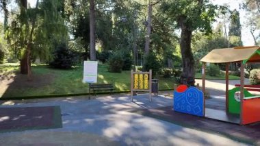 Benevento, Campania, İtalya - 15 Şubat 2024: Viale degli Atlantici boyunca Villa Comunale 1880 yılında botanik bahçesi olarak inşa edildi