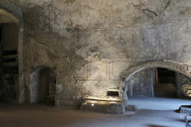 Napoli, Campania, İtalya 28 Mart 2024: San Gennaro 'nun yeraltı mezarlığı, 2. yüzyılda inşa edilmiş ve Napoli' nin ilk koruyucu azizi Sant 'Agrippino' nun gömülmesinden sonra 4. yüzyılda genişletilmiştir.