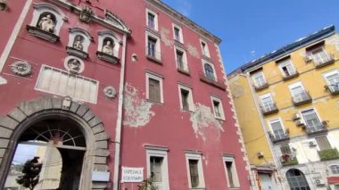 Napoli, Campania, İtalya 28 Mart 2024: Eski 9. yüzyılda San Gennaro dei Poveri Hastanesi San Gennaro Bazilikası 'na bağlandı.