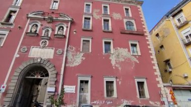 Napoli, Campania, İtalya 28 Mart 2024: Eski 9. yüzyılda San Gennaro dei Poveri Hastanesi San Gennaro Bazilikası 'na bağlandı.