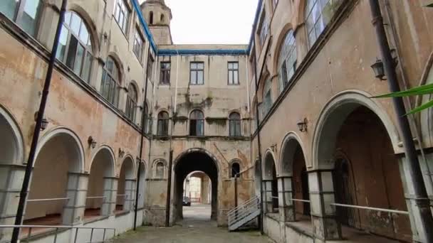 2024年3月28日 意大利坎帕尼亚那不勒斯 位于城墙外的圣根纳罗大教堂 建于5世纪 毗邻圣根纳罗大教堂 — 图库视频影像