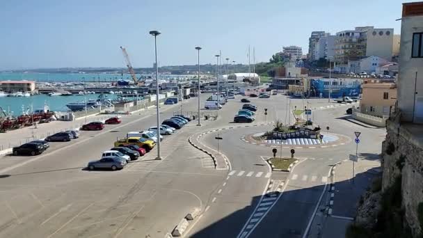 2024年4月12日 意大利莫利塞 特莫利港 特莫利港 靠近Borgo Antico 特点是有一个渔船码头和一个供Tremiti群岛使用的中间码头Guardia Finanza 以及造船厂码头 — 图库视频影像