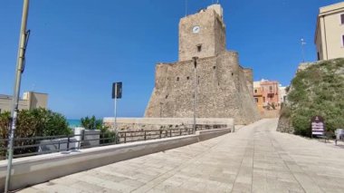 Termoli, Molise, İtalya: Adriyatik Denizi 'ndeki güçlendirilmiş köy, Swabian Kalesi tarafından 11. yüzyılda inşa edildi.