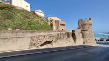 Termoli, Molise, İtalya: Adriyatik Denizi 'ndeki güçlendirilmiş köy, Swabian Kalesi tarafından 11. yüzyılda inşa edildi.