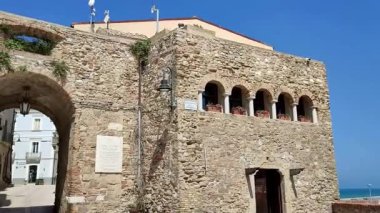 Termoli, Molise, İtalya: Adriyatik Denizi 'ndeki güçlendirilmiş köy, Swabian Kalesi tarafından 11. yüzyılda inşa edildi.