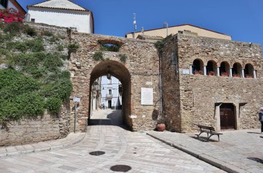 Termoli, Molise, İtalya: Adriyatik Denizi 'ndeki güçlendirilmiş köy, Swabian Kalesi tarafından 11. yüzyılda inşa edildi.