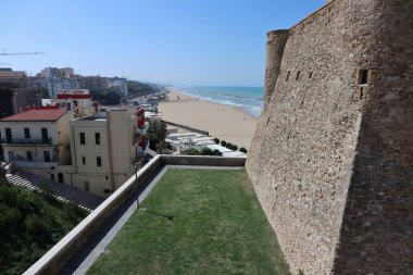 Termoli, Molise, İtalya: Adriyatik Denizi 'ndeki güçlendirilmiş köy, Swabian Kalesi tarafından 11. yüzyılda inşa edildi.