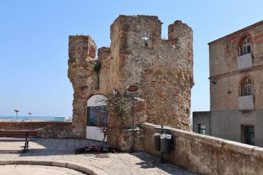 Termoli, Molise, İtalya: Adriyatik Denizi 'ndeki güçlendirilmiş köy, Swabian Kalesi tarafından 11. yüzyılda inşa edildi.