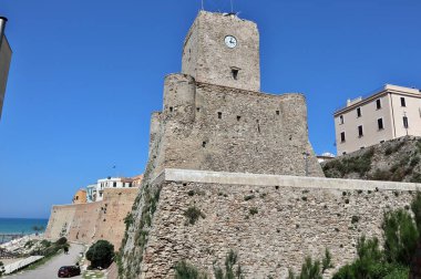 Termoli, Molise, İtalya: Adriyatik Denizi 'ndeki güçlendirilmiş köy, Swabian Kalesi tarafından 11. yüzyılda inşa edildi.