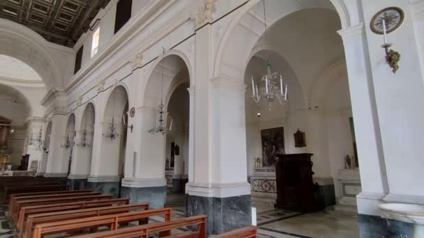 イタリア カンパニア マイオリ 2024年4月16日 13世紀に建てられたサンタ マリア メアのカレッジ チャーチの内装 ヴィア スケール — ストック動画