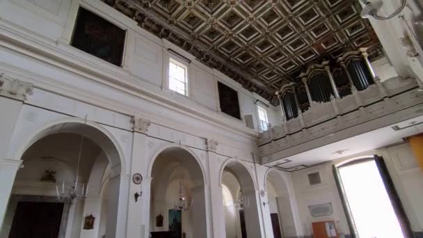 意大利坎帕尼亚市Maiori 2024年4月16日 圣玛利亚大教堂的内部 建于13世纪 Scale Sante Corso Reginna — 图库视频影像
