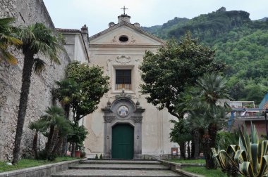 Maiori, Campania, İtalya, 16 Nisan 2024: San Domenico Kilisesi ve manastırı, veya Santissimo Rosario, 17. yüzyılda Via Roma 'da inşa edildi.