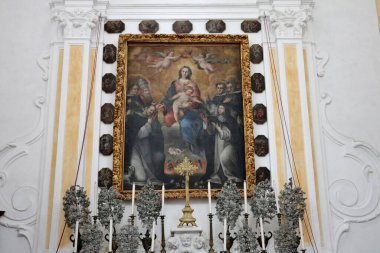Maiori, Campania, İtalya 16 Nisan 2024: San Domenico Kilisesi veya Santissimo Rosario Kilisesi, 17. yüzyılda Via Roma 'da inşa edilmiştir.