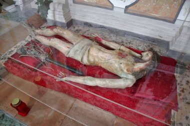 Maiori, Campania, İtalya 16 Nisan 2024: San Domenico Kilisesi veya Santissimo Rosario Kilisesi, 17. yüzyılda Via Roma 'da inşa edilmiştir.