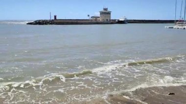 Lido di Ostia, Lazio, İtalya - 3 Mayıs 2024: Lungomare Duca degli Abruzzi 'deki Roma Turizm Limanı