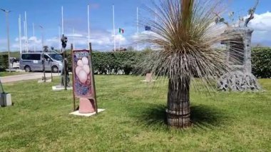 Lido di Ostia, Lazio, İtalya - 3 Mayıs 2024: Lungomare Duca degli Abruzzi 'deki Roma Turizm Limanı