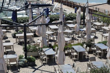 Lido di Ostia, Lazio, İtalya - 3 Mayıs 2024: Lungomare Duca degli Abruzzi 'deki Roma Turizm Limanı