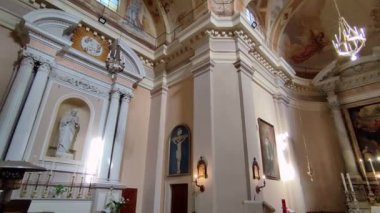 Nemi, Lazio, İtalya - 3 Mayıs 2024: 17. yüzyıl Santa Maria del Pozzo Kilisesi