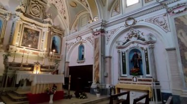 Macchiagodena, Molise, İtalya - 7 Mayıs 2024: Piazza Ottavio De Salvio 'daki 18. yüzyıl Sant' Antonio da Padova Kilisesi veya Congrega degli Observanti Minori 'nin Kutsal Ruhu Kilisesi