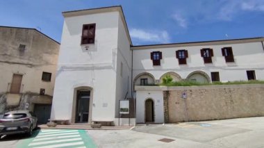 Macchiagodena, Molise, İtalya - 7 Mayıs 2024: Bojano ovasına bakan Isernia 'nın Lombard kökenli ortaçağ köyü Matese Dağları