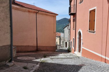 Macchiagodena, Molise, İtalya - 7 Mayıs 2024: 17. yüzyıl San Nicola di Bari kilisesi, 13. yüzyılda Via 'daki kalenin eteğinde inşa edildi.