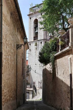 Macchiagodena, Molise, İtalya - 7 Mayıs 2024: 17. yüzyıl San Nicola di Bari kilisesi, 13. yüzyılda Via 'daki kalenin eteğinde inşa edildi.