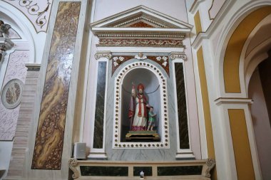 Macchiagodena, Molise, İtalya - 7 Mayıs 2024: Piazza Ottavio De Salvio 'daki 18. yüzyıl Sant' Antonio da Padova Kilisesi veya Congrega degli Observanti Minori 'nin Kutsal Ruhu Kilisesi