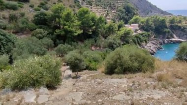 Sahip Lubrense - 6 Eylül 2023: Küçük bir köy olan Nerano 'dan Ieranto Körfezi' ne ulaşan Panorama