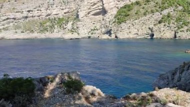 Sahip Lubrense - 6 Eylül 2023: Küçük bir köy olan Nerano 'dan Ieranto Körfezi' ne ulaşan Panorama