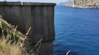 Sahip Lubrense - 6 Eylül 2023: Küçük bir köy olan Nerano 'dan Ieranto Körfezi' ne ulaşan Panorama