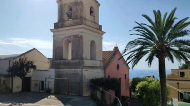 Sahip Lubrense - 6 Eylül 2023: Santissimo Salvatore 'un 17. yüzyıl kilisesi Nerano' nun küçük bir köyünde