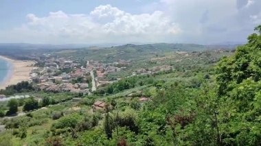 Vasto, Abruzzo, İtalya - 29 Mayıs 2024: MÖ 12. yüzyılda Adriyatik kıyısında Chieti ili üzerinde inşa edilen antik köy