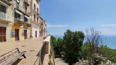 Vasto, Abruzzo, İtalya - 29 Mayıs 2024: MÖ 12. yüzyılda Adriyatik kıyısında Chieti ili üzerinde inşa edilen antik köy