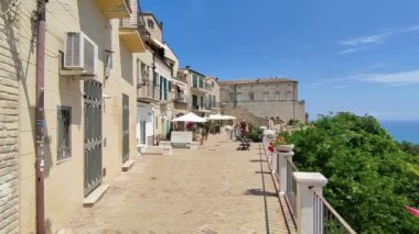 Vasto, Abruzzo, İtalya - 29 Mayıs 2024: MÖ 12. yüzyılda Adriyatik kıyısında Chieti ili üzerinde inşa edilen antik köy