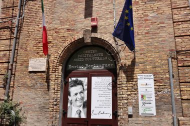 Vasto, Abruzzo, İtalya - 29 Mayıs 2024: Enrico Berlinguer Çok Amaçlı Sosyo-Kültür Merkezi Via Anelli 'deki 16. yüzyıl Palazzo Genova Rulli