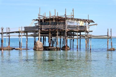 Vasto, Abruzzo, İtalya - 29 Mayıs 2024: Kosta dei Trabocchi 'nin Lungomare Cordella ile Trabocco Cungarelle arasındaki uzantısı
