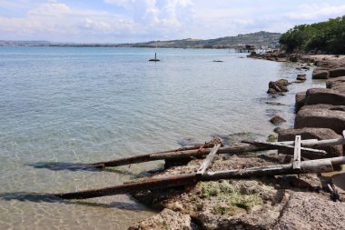 Vasto, Abruzzo, İtalya - 29 Mayıs 2024: Kosta dei Trabocchi 'nin Lungomare Cordella ile Trabocco Cungarelle arasındaki uzantısı