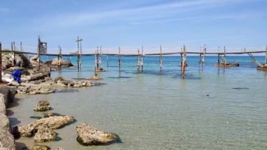 Vasto, Abruzzo, İtalya - 29 Mayıs 2024: Kosta dei Trabocchi 'nin Lungomare Cordella ile Trabocco Cungarelle arasındaki uzantısı