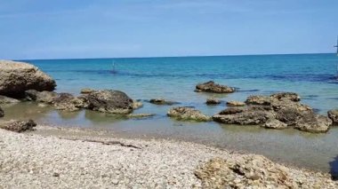 Vasto, Abruzzo, İtalya - 29 Mayıs 2024: Kosta dei Trabocchi 'nin Lungomare Cordella ile Trabocco Cungarelle arasındaki uzantısı