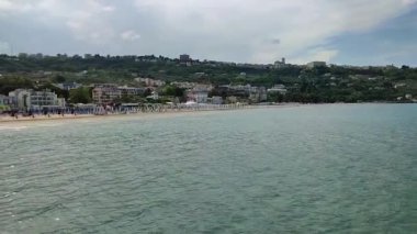 Vasto, Abruzzo, İtalya - 29 Mayıs 2024: Kosta dei Trabocchi 'nin Lungomare Cordella ile Trabocco Cungarelle arasındaki uzantısı