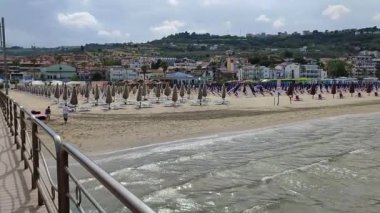 Vasto, Abruzzo, İtalya - 29 Mayıs 2024: Rıhtımdaki Lungomare Cordella Sahili