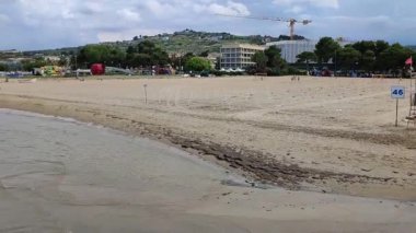 Vasto, Abruzzo, İtalya - 29 Mayıs 2024: Rıhtımdaki Lungomare Cordella Sahili