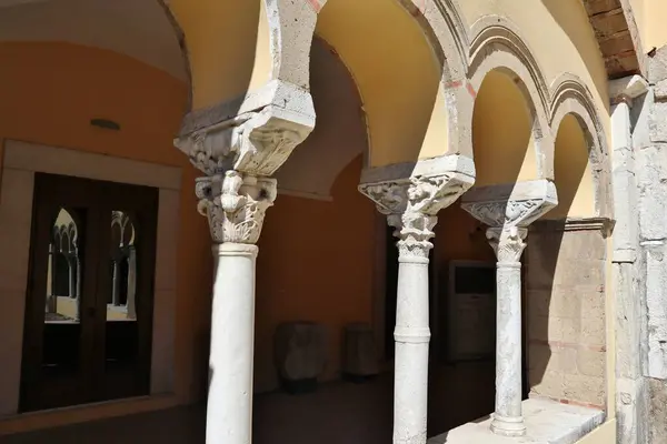 stock image Benevento, Campania, Italy  March 25, 2023: 12th century Romanesque cloister annexed to the Lombard church of Santa Sofia, a UNESCO heritage site, which houses the archaeological section of the Museo del Sannio