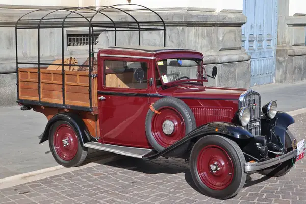 stock image Benevento, Campania, Italy  June 23, 2024: Vintage cars at Corso Garibaldi on the occasion of the thirteenth edition of Streghe al Volante, the national A.S.I. event valid for the Marco Polo Trophy