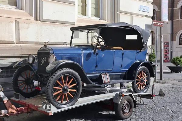 stock image Benevento, Campania, Italy  June 23, 2024: Vintage cars at Corso Garibaldi on the occasion of the thirteenth edition of Streghe al Volante, the national A.S.I. event valid for the Marco Polo Trophy