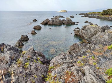 Maratea, Basilicata, İtalya - 21 Eylül 2023: Punta della Matrella 'daki İllicini Köyü' ne bakan Cliff