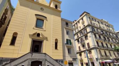 Minori, Campania, İtalya 19 Kasım 2024: 1997 'den beri UNESCO' nun Dünya Mirasları Bölgesi olan Maiori ve Ravello köyleri arasında Amalfi Sahili 'ndeki ünlü turizm beldesi