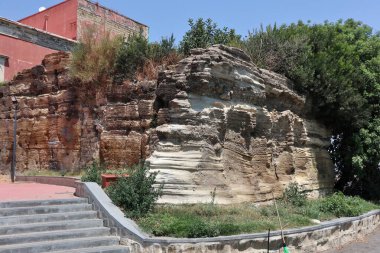 Napoli, Campania, İtalya 26 Temmuz 2024: Lucius Licinius Lucullus 'un Roma villasının kalıntıları MÖ 1. yüzyıldan kalma Monte Echia' da