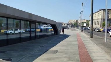 Napoli, Campania, İtalya 26 Temmuz 2024: Via Acton 'daki Molo Beverello' nun yeni deniz istasyonu henüz halka açık değil